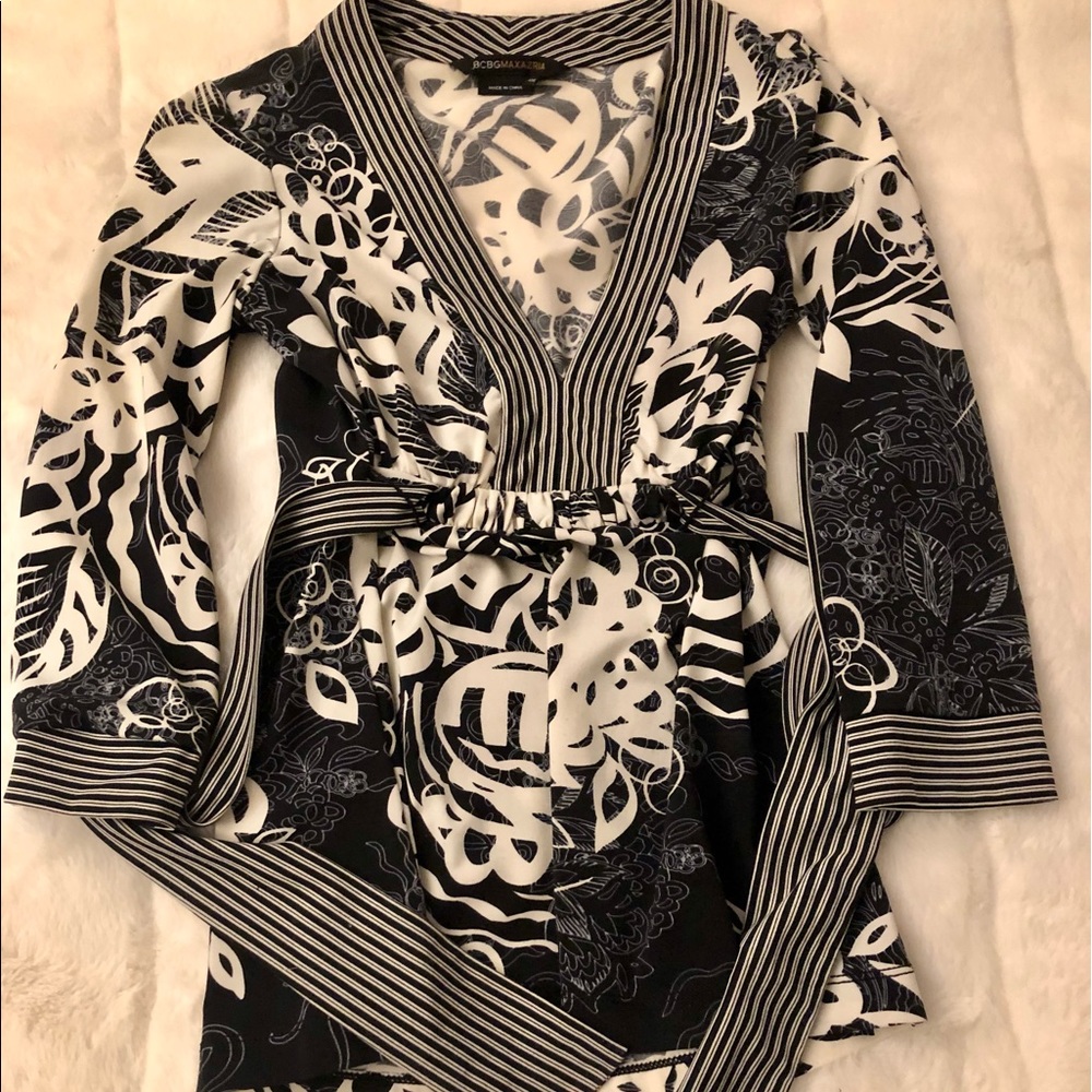 BCBG Maxazria black and white deep v top
